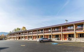 Econo Lodge Inn & Suites Kalispell Exterior photo
