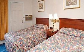 Econo Lodge Inn & Suites Shelburne Room photo