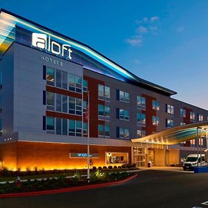 Aloft Cleveland Airport Hotel North Olmsted Exterior photo