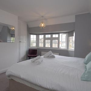 Elegant And Spacious Private Room With Ensuite Luton  Exterior photo