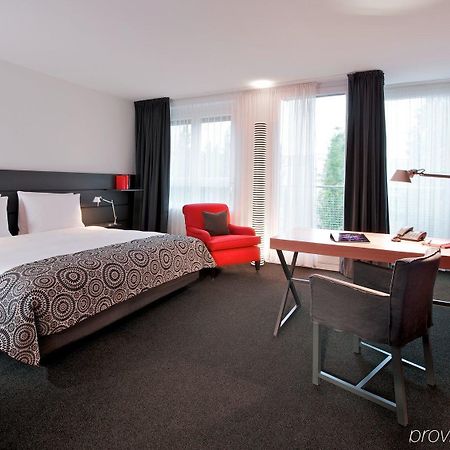 The Madison Hotel Hamburg Room photo