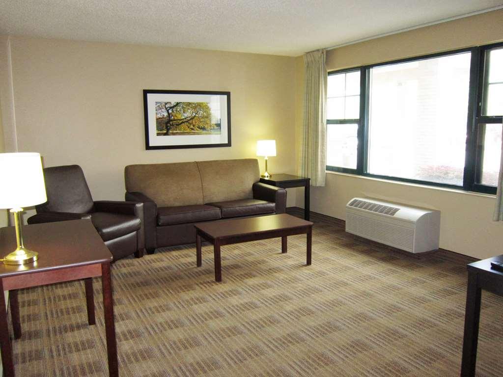 Sonesta Simply Suites Lafayette Airport Room photo