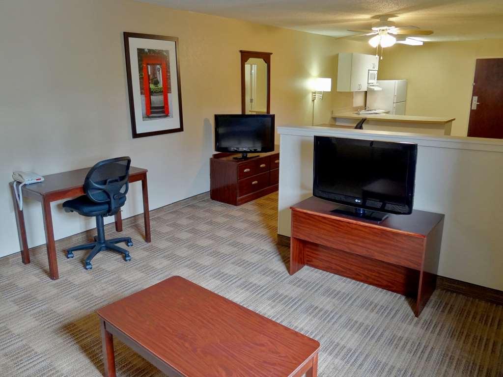 Sonesta Simply Suites Lafayette Airport Room photo