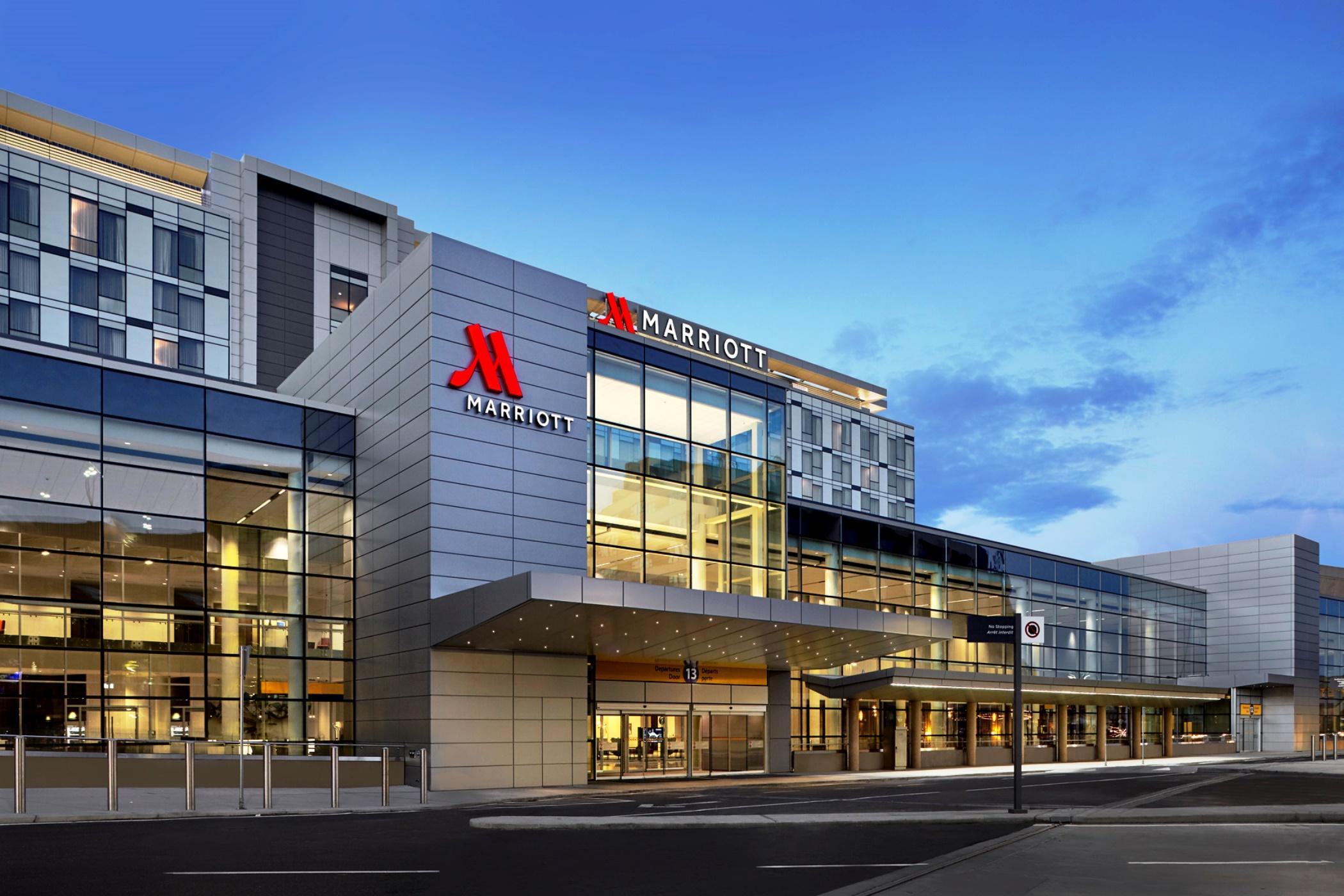 Calgary Airport Marriott In-Terminal Hotel Exterior photo