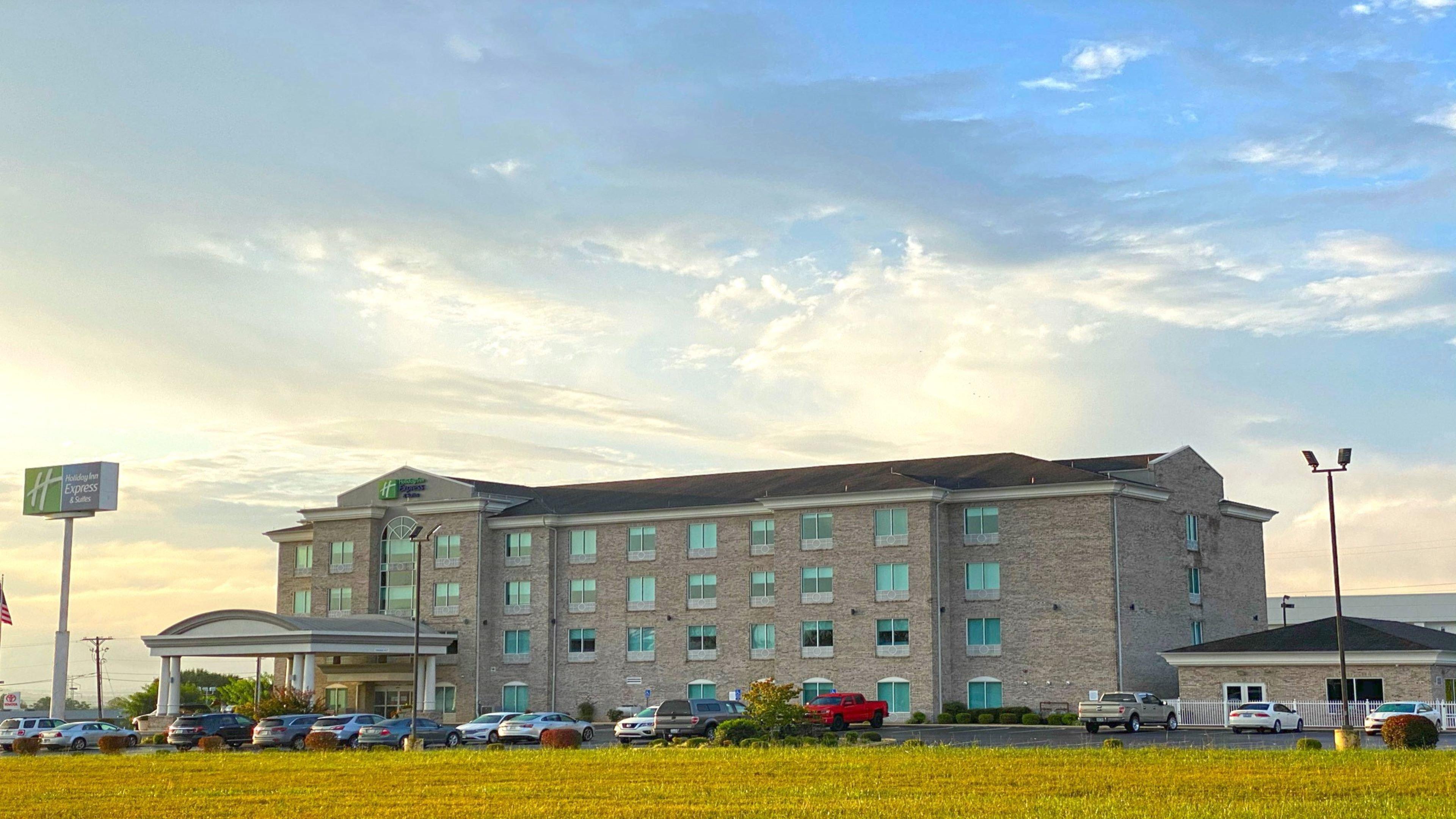 Holiday Inn Express Hotel & Suites Somerset Central, An Ihg Hotel Exterior photo