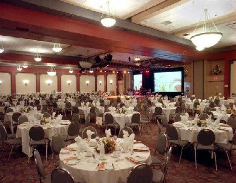 Delta Hotels By Marriott Sherbrooke Conference Centre Restaurant photo
