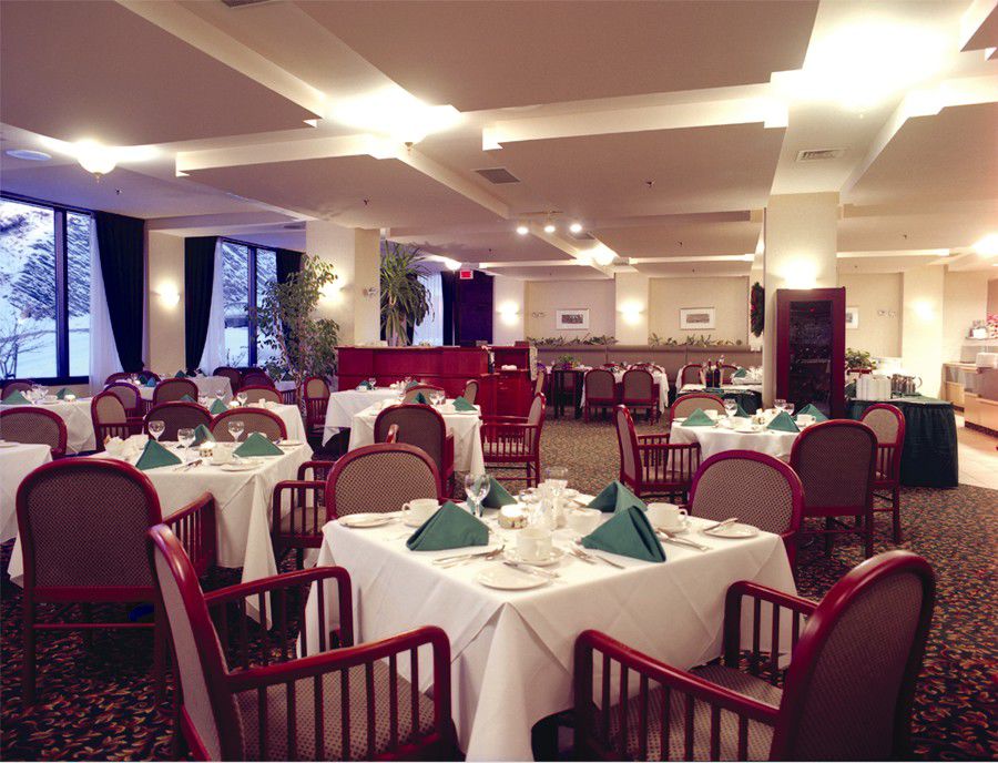 Delta Hotels By Marriott Sherbrooke Conference Centre Restaurant photo
