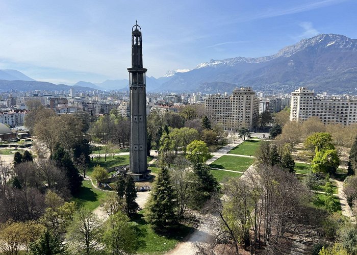 parc paul mistral Isère - Le débat de la semaine. Pour rouvrir l'emblématique tour ... photo