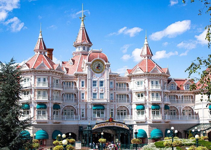 Disneyland Paris Disneyland Paris Kicks Off Its 30th Anniversary This Weekend ... photo