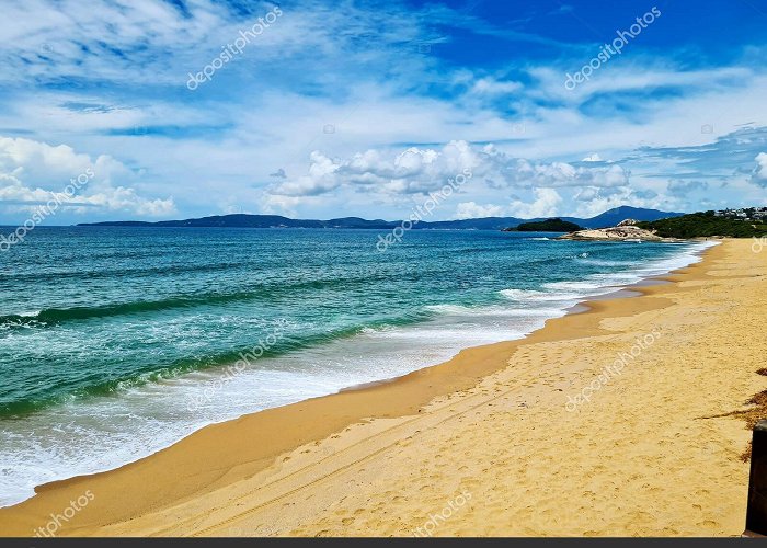 Praia da Ilhota Céu Limpo Mar Praia Ilhota Itapema Brasil fotos, imagens de ... photo