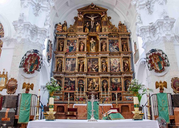 Parroquia Nuestra Señora de la Asuncion El retablo mayor de la Santa María de la Asunción en Priego de ... photo