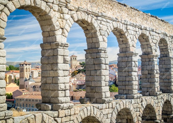 Loba Capitolina Monument Premium Photo | Aqueduct of segovia against sky in city photo