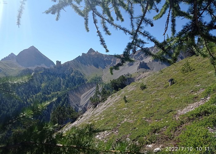 Melezet - Chesal ROCKS OF LA SUEUR - TOUR JAUNE DE BARABBAS • Hiking ... photo