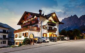 Hotel Natale Cortina d'Ampezzo Exterior photo