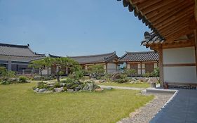 Hanok 1St Street Villa Gyeongju Exterior photo