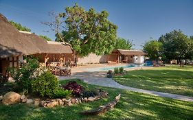 Wild Dogs Lodge Lusaka Exterior photo