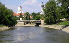 Hostel Maros Gyor Exterior photo