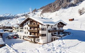 Landhaus Strolz Bed & Breakfast Sankt Anton am Arlberg Exterior photo