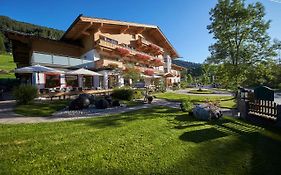 Familienhotel Lengauer Hof Saalbach-Hinterglemm Exterior photo