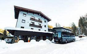 Contiki Haus Schoneck Hostel Hopfgarten im Brixental Exterior photo