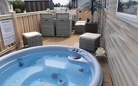 Relaxing Breaks With Hot Tub At Tattershal Lakes 3 Bedroom Tattershall Exterior photo