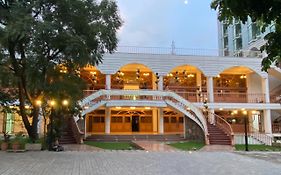 De Leopol Hotel Addis Ababa Exterior photo