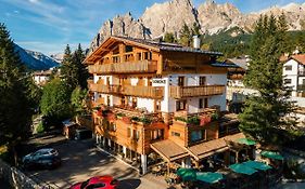 Hotel Ciasa Lorenzi Cortina d'Ampezzo Exterior photo