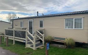 Gold Plus 6 Berth Caravan In New Beach With Parking Wifi And Decking Hotel Dymchurch Exterior photo