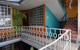 Hostal Guatefriends Hotel Guatemala City Exterior photo