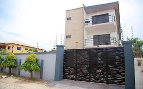 Captivating 2-Bed Ensuite Apartment In Accra Exterior photo