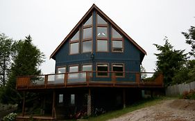 Moon And Sixpence Bed & Breakfast Ucluelet Exterior photo