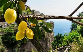 Hotel La Pergola Amalfi Exterior photo