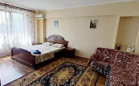 Odna Comnatnaya Quartira V Centre Apartment Shymkent Exterior photo