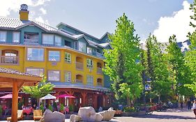 Town Plaza By Mountainview Accommodation Whistler Room photo