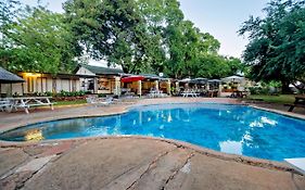 Shoestrings Backpackers Lodge Vic Falls Victoria Falls Exterior photo