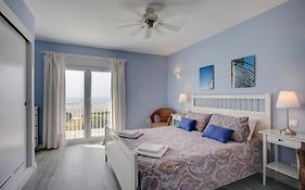 Your Vacation Retreat Right On The Beach Casares Room photo