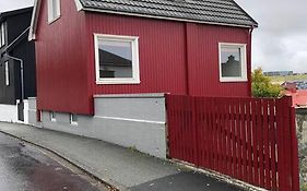 Cosy Apartment In City Center Med Shared Garden Torshavn Exterior photo