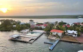 Coral View Beach Resort Utila Exterior photo