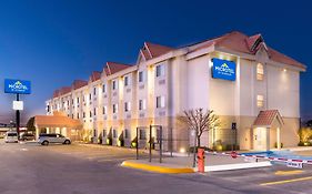 Microtel Inn & Suites By Wyndham Chihuahua Exterior photo