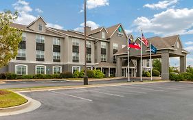 Clarion Pointe Columbus-Bradley Park Hotel Exterior photo