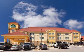 La Quinta By Wyndham Floresville Hotel Exterior photo