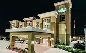 La Quinta By Wyndham Victoria - South Hotel Exterior photo