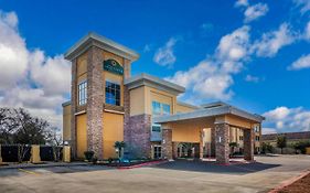 La Quinta By Wyndham Beeville Exterior photo