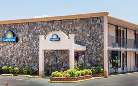 Days Inn By Wyndham Martin Exterior photo