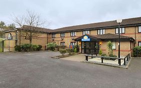 Days Inn London Stansted Airport Bishop's Stortford Exterior photo