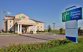 Holiday Inn Express Hotel & Suites Wichita Airport, An Ihg Hotel Exterior photo