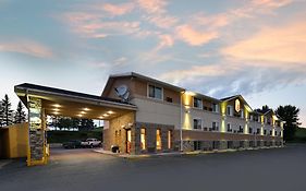 Super 8 By Wyndham Minot Airport Hotel Exterior photo