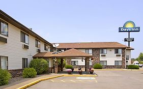 Days Inn & Suites By Wyndham Davenport East Exterior photo