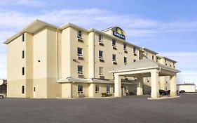 Days Inn By Wyndham Moose Jaw Exterior photo