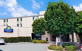 Days Inn & Suites By Wyndham Fullerton Exterior photo